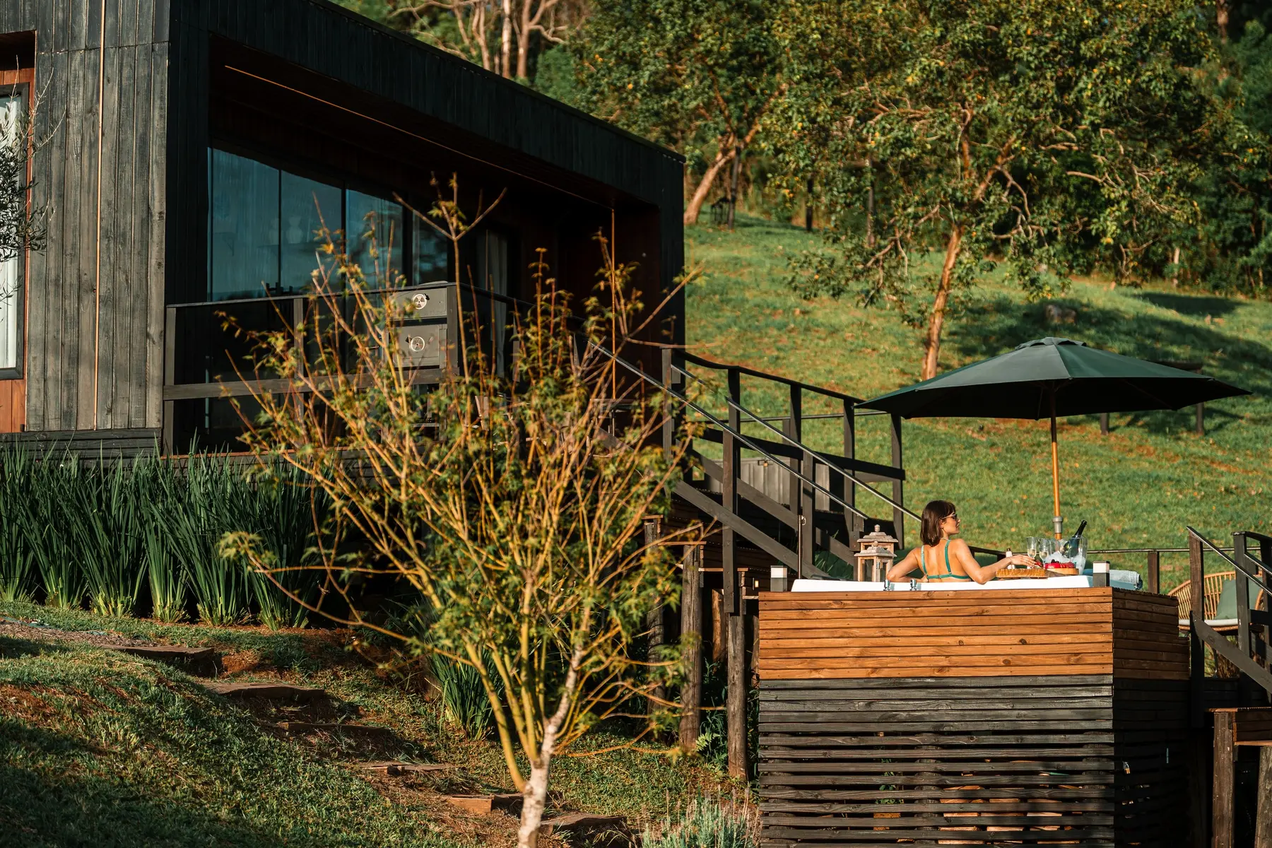 Casa Origem e hidromassagem em meio à natureza